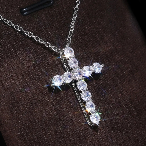 COPY - NEW CROSS PENDANT DIAMOND CHAIN NECKLACE - Picture 4 of 4